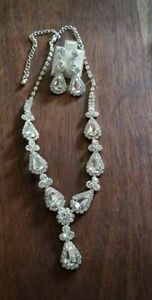 A nakcles with the earnings is a set